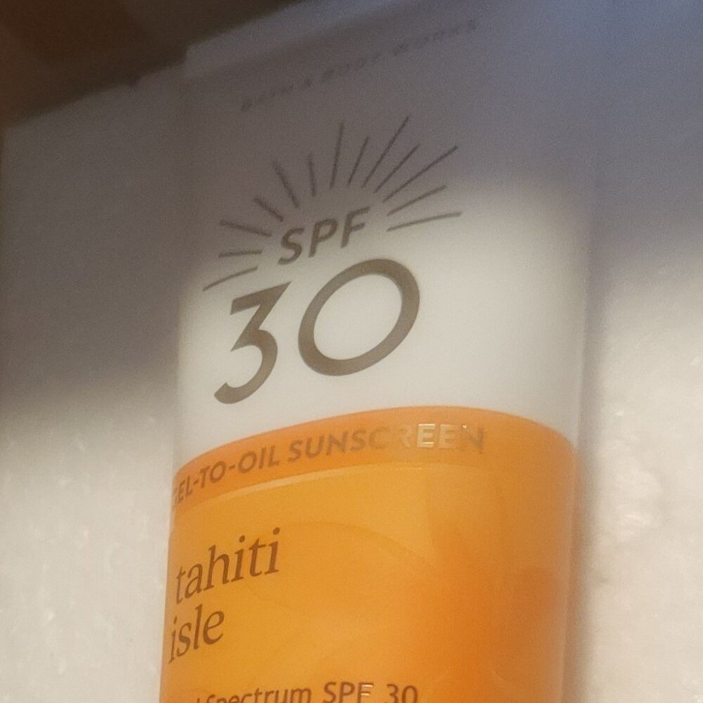 BRONZY!Bath and Body Works Tahiti Isle Gel to Oil sunscreen  spf 30 UNOPENED New